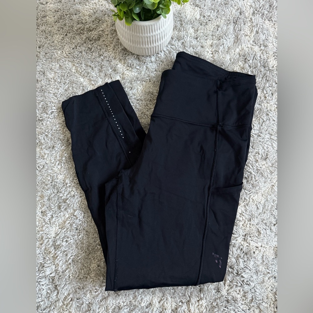 Lululemon Fast and Free Crop - Picture 2 of 11